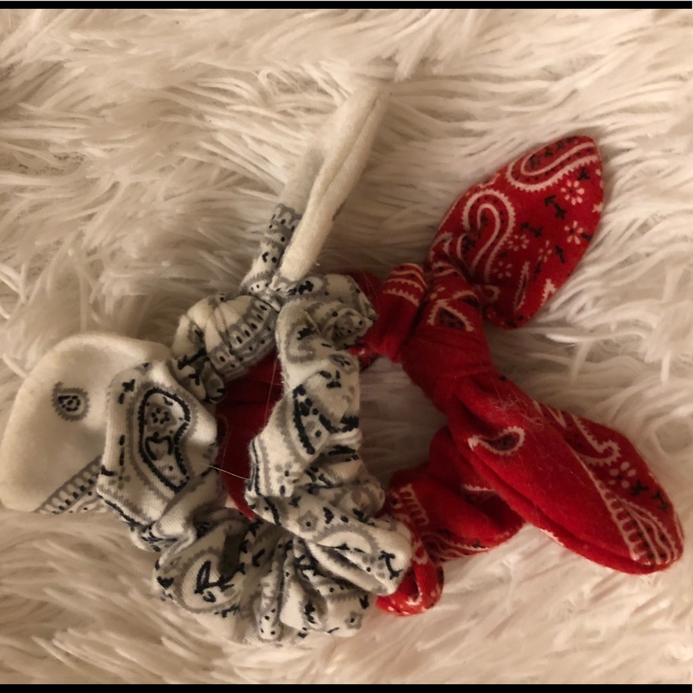 Set of 2 Soft Scrunchies